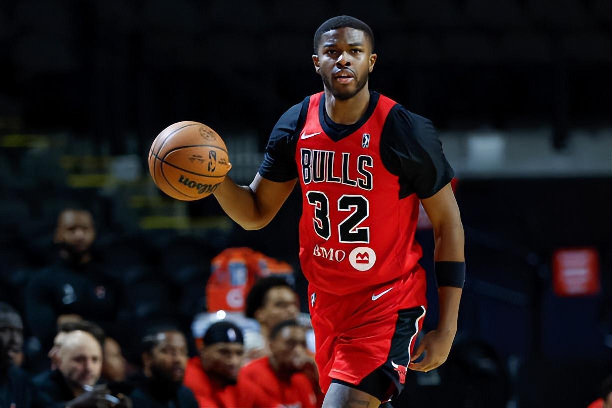 篮网用双向合同签下前鹈鹕公牛锋线新星，他的成熟度其实相当高？